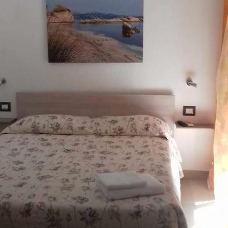 Domo Silvia Bed and Breakfast La Maddalena  Buitenkant foto