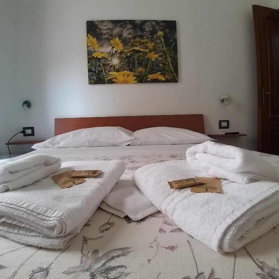 Domo Silvia Bed and Breakfast La Maddalena  Buitenkant foto