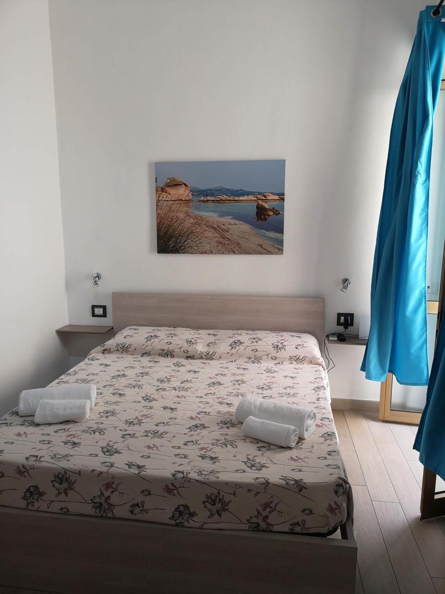 Domo Silvia Bed and Breakfast La Maddalena  Buitenkant foto