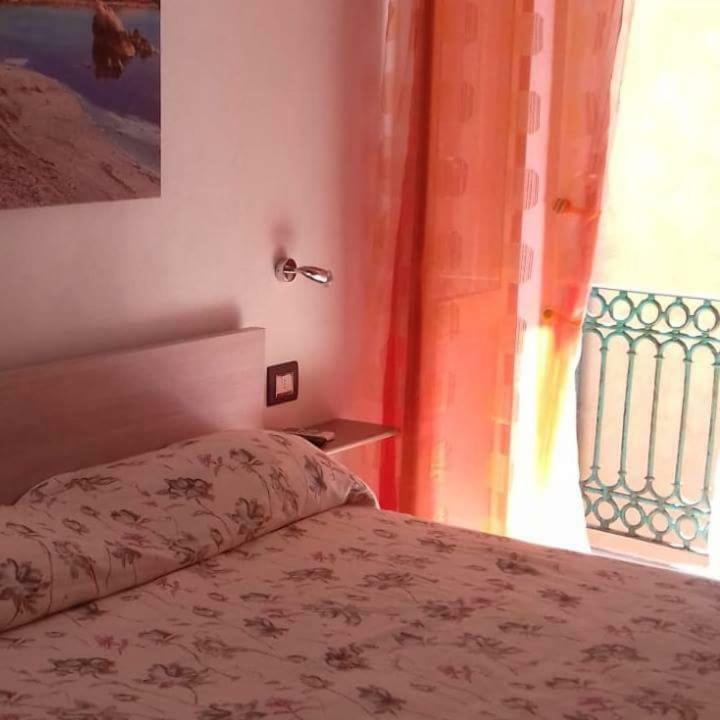 Domo Silvia Bed and Breakfast La Maddalena  Buitenkant foto