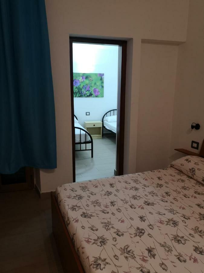 Domo Silvia Bed and Breakfast La Maddalena  Buitenkant foto