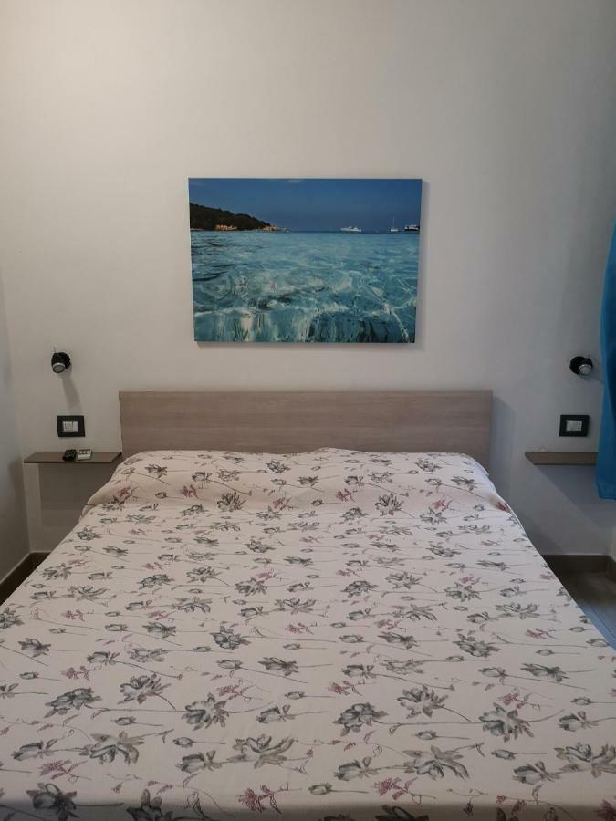 Domo Silvia Bed and Breakfast La Maddalena  Buitenkant foto