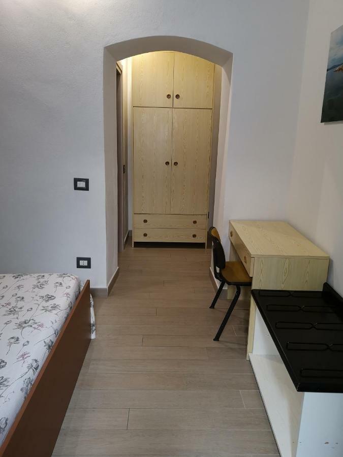 Domo Silvia Bed and Breakfast La Maddalena  Buitenkant foto