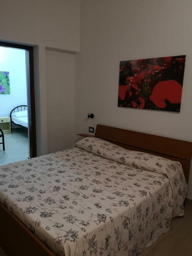 Domo Silvia Bed and Breakfast La Maddalena  Buitenkant foto