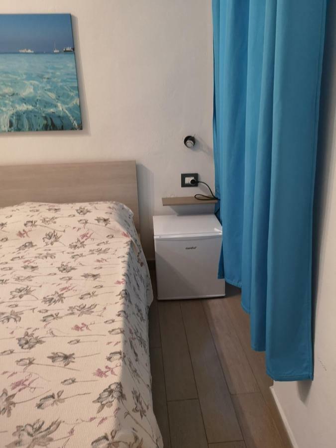 Domo Silvia Bed and Breakfast La Maddalena  Buitenkant foto