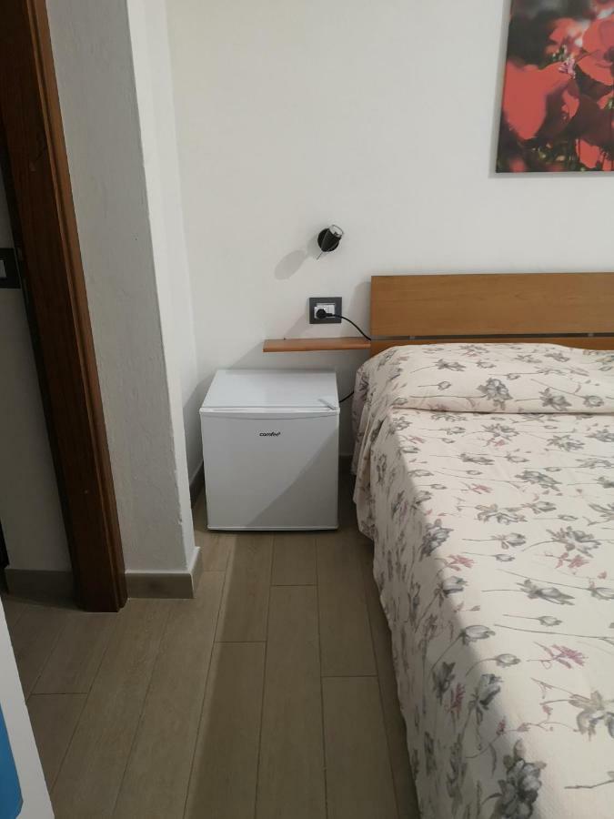 Domo Silvia Bed and Breakfast La Maddalena  Buitenkant foto