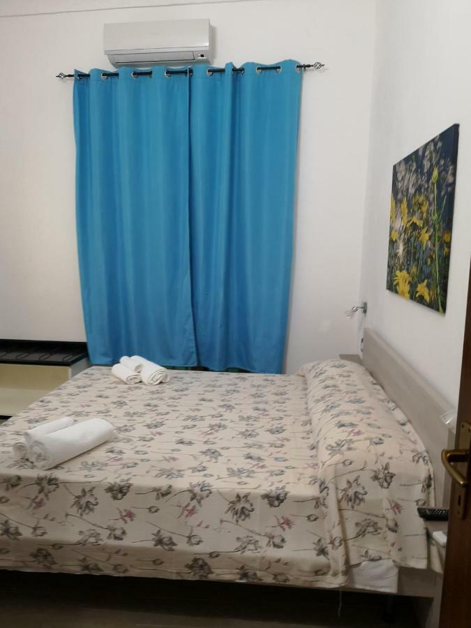 Domo Silvia Bed and Breakfast La Maddalena  Buitenkant foto