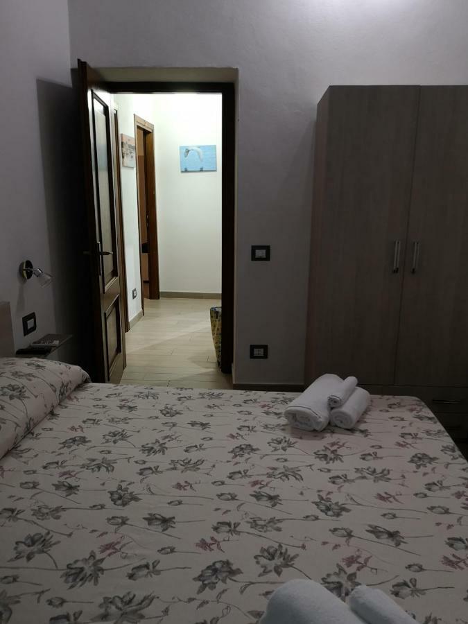 Domo Silvia Bed and Breakfast La Maddalena  Buitenkant foto